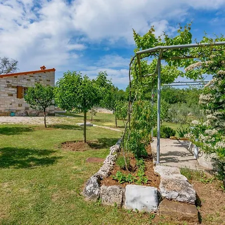 Ferienhaus Beautiful Home In Zminj With Kitchen Žminj