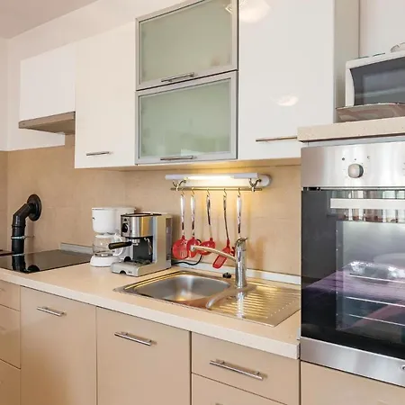 Ferienhaus Beautiful Home In Zminj With Kitchen Žminj
