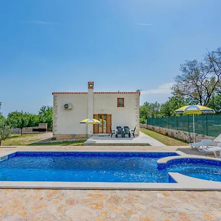 Beautiful Home In Zminj With Kitchen Ferienhaus *