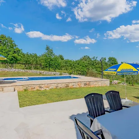 Beautiful Home In Zminj With Kitchen * Žminj