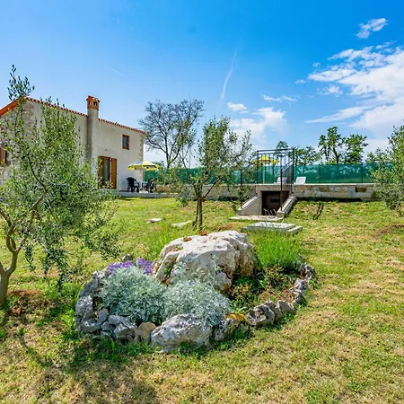 Beautiful Home In Zminj With Kitchen Ferienhaus Žminj